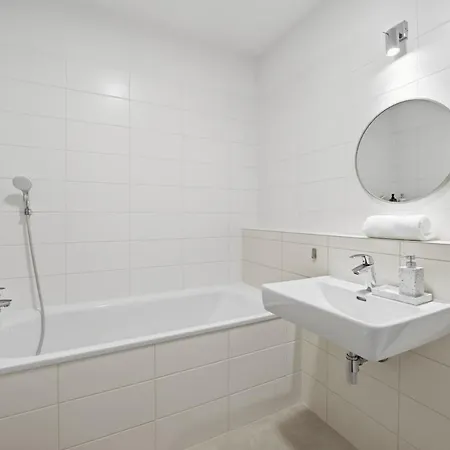 Sunny Minimalist Flat With Balcony * Pressburg