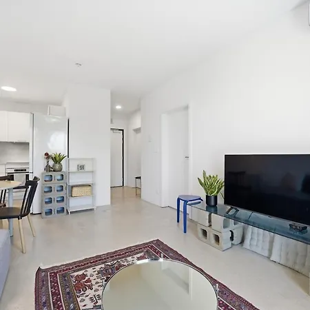 Sunny Minimalist Flat With Balcony Apartment *