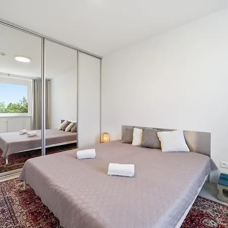 Apartment Sunny Minimalist Flat With Balcony