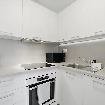 Sunny Minimalist Flat With Balcony Apartment Pressburg
