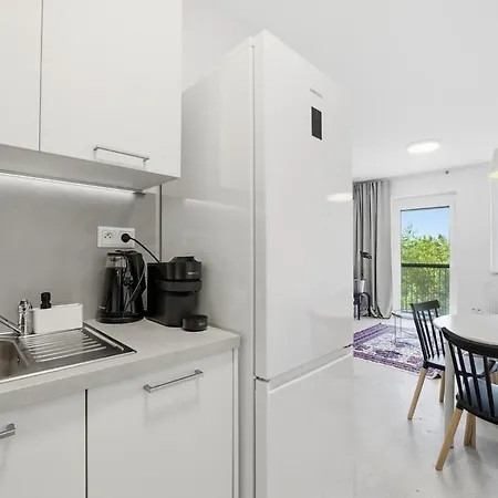 Sunny Minimalist Flat With Balcony Apartment *