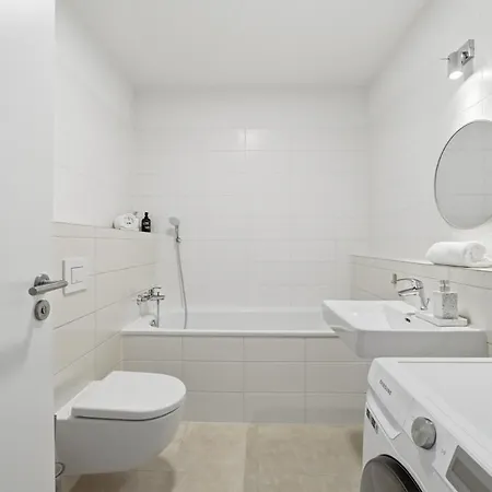 Sunny Minimalist Flat With Balcony Apartment *