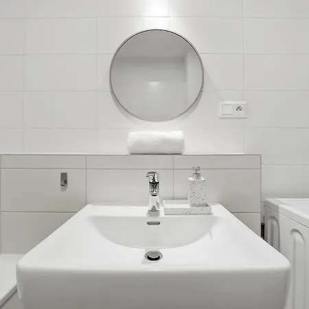Apartment Sunny Minimalist Flat With Balcony Pressburg