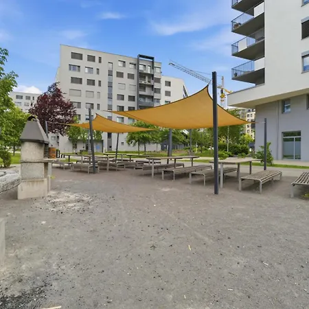 Sunny Minimalist Flat With Balcony * Pressburg